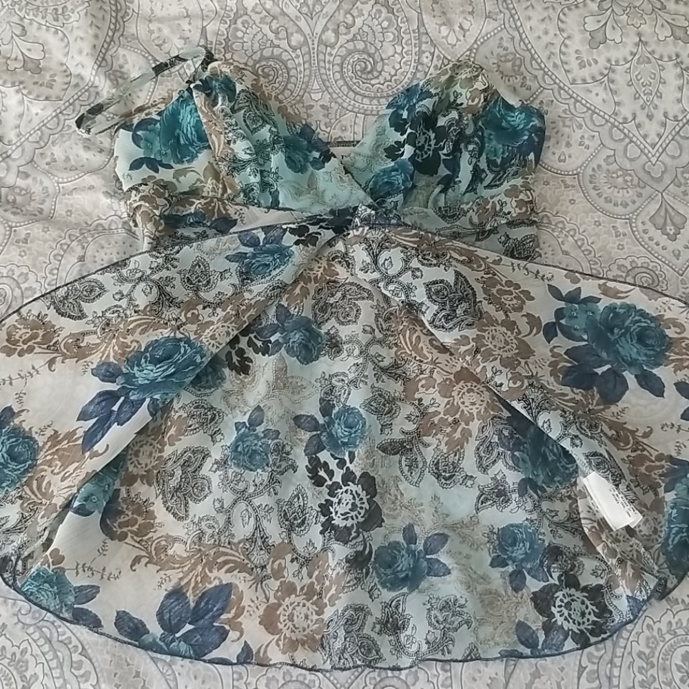 Beautiful Blue Floral Summer Top - Picture 4 of 8